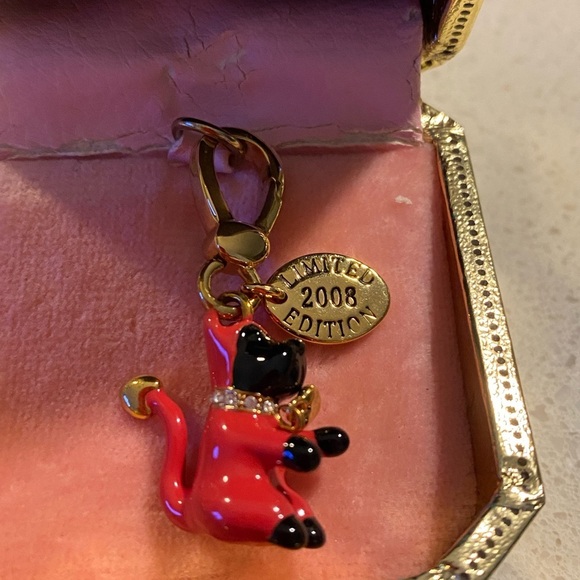 NWT and Box Juicy Couture Devil Yorke Charm #YJRU2331 never taken out of box - Picture 10 of 14